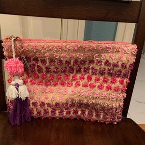 Steven clutch bag.​